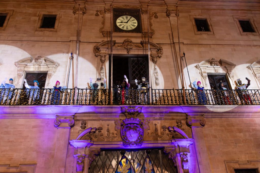 Saludo real desde el balcón del Ayuntamiento.