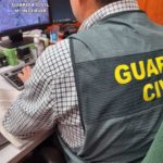 Un agente de la Guardia Civil trabaja en uina investigación - GUARDIA CIVIL - Archivo