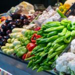 Puestos de alimentos en un mercado. - Eduardo Briones - Europa Press - Archivo