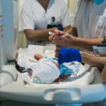 Recién nacido en un hospital.