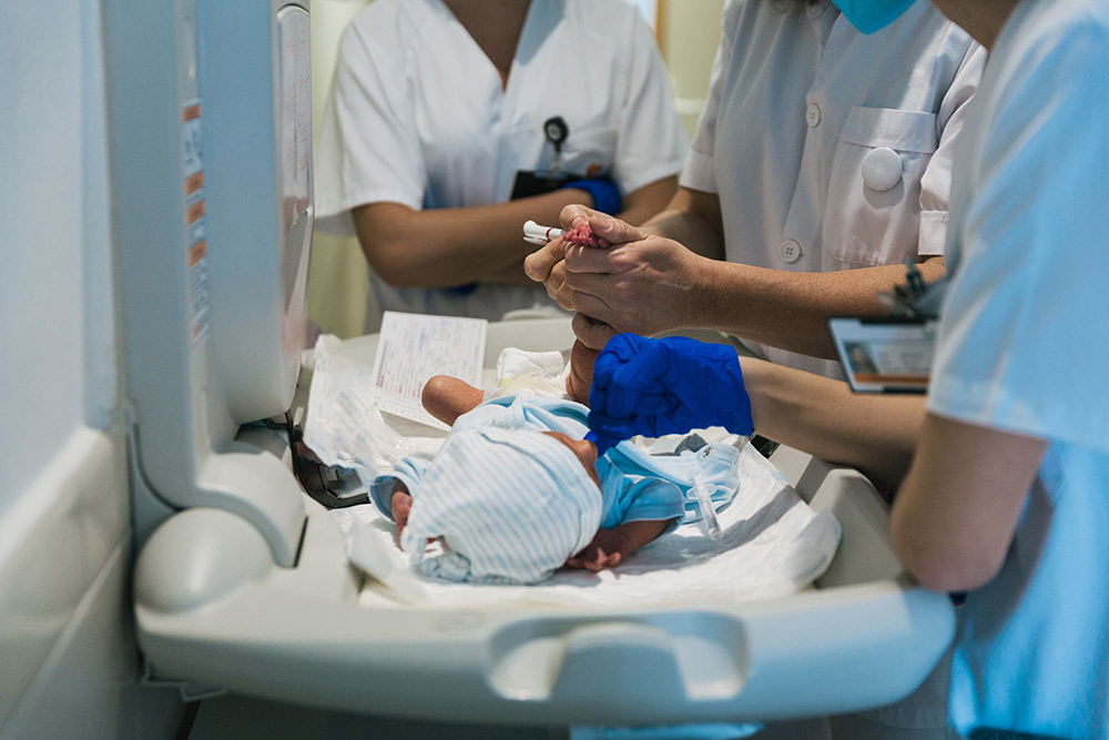 Recién nacido en un hospital.