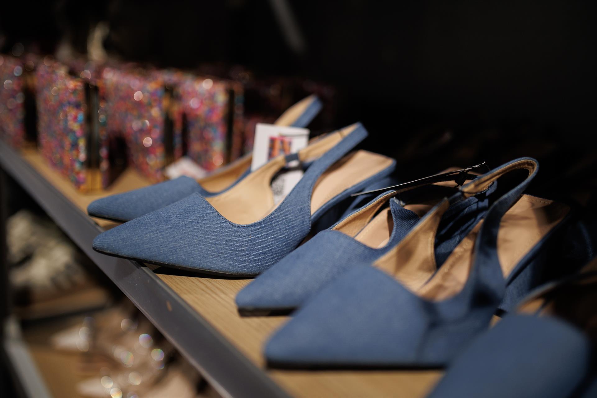 Zapatos expuestos. - Alejandro Martínez Vélez - Europa Press - Archivo
