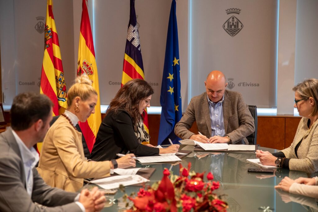 firmado-el-protocolo-para-transferir-las-competencias-en-materia-de